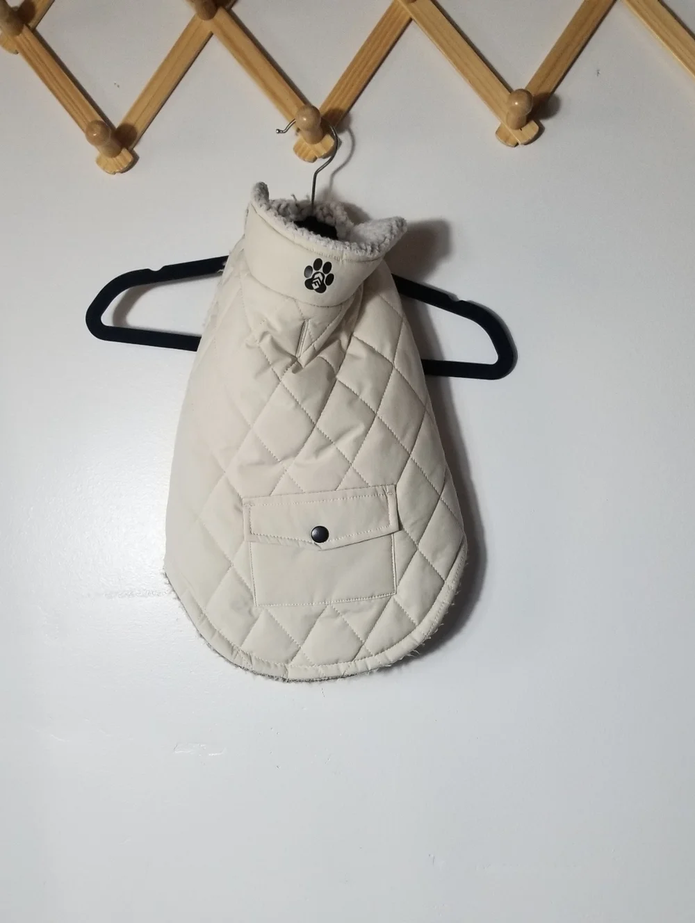 FREE COUNTRY DOG CREAM QUILTED WITH SHERPA COAT SIZE SMALL (RUNS LARGER)